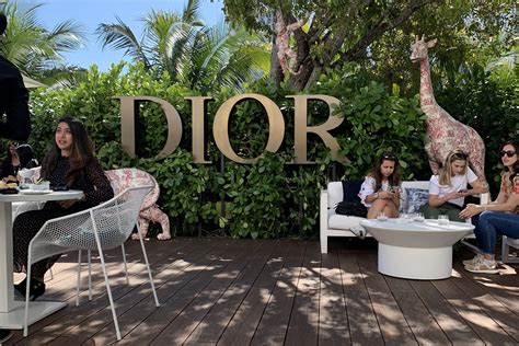 the dior cafe